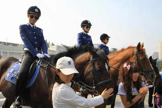 大連 女性騎馬警察隊A.jpg