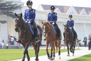 大連 女性騎馬警察隊E.jpg